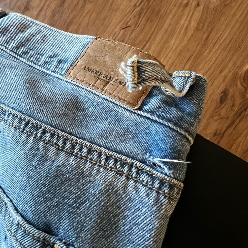 American Eagle Outfitters ripped mom jeans - Picture 4 of 4